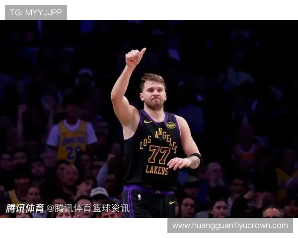 东契奇季后赛稳定助攻拉开差距 提升球队关键时刻组织能力