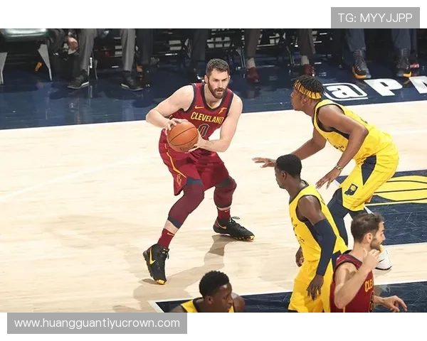 奥拉迪波突破拉开防线，助力球队关键时刻得分提升