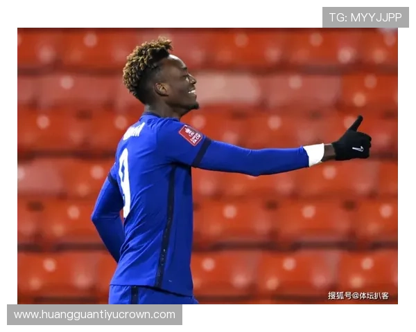 旗示规则如何影响越位和犯规判罚的最终判定？